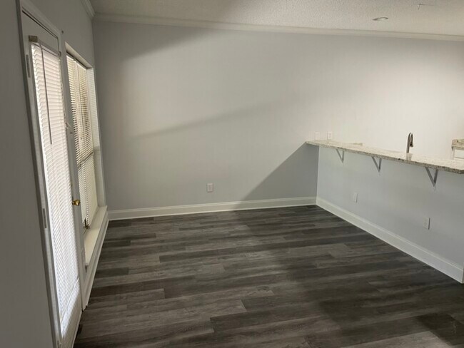 Building Photo - 1256 Kapalama Way