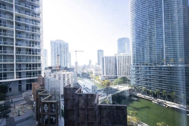 Building Photo - 475 Brickell Ave