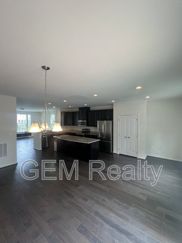Building Photo - 1642 Dorothy Ln