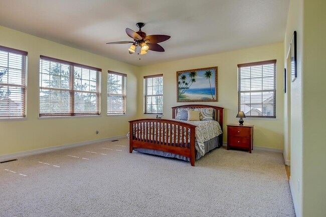 Building Photo - Beautiful Home in Gated Community