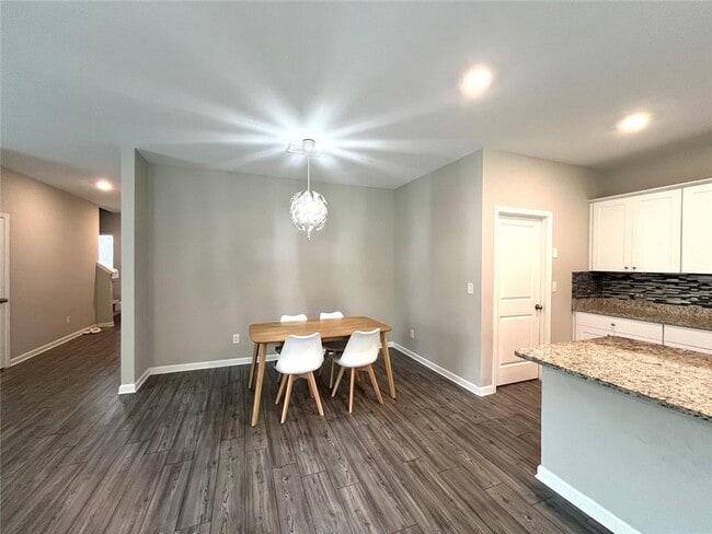 Building Photo - 4707 Waxwing St