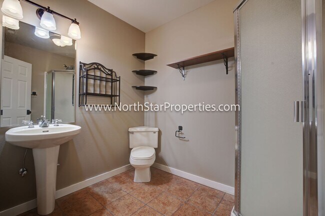 Building Photo - Beautiful Home On 10 Acres. Horse property