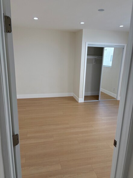 Building Photo - 1242 N New Hampshire Ave