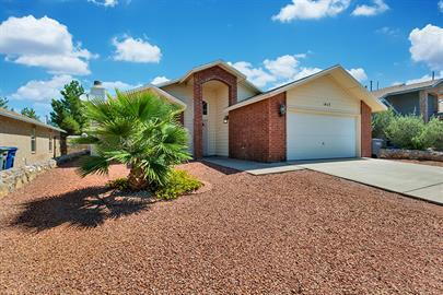 Building Photo - Single story 3 bedroom 2 bath home with REFRIGERATED AIR.