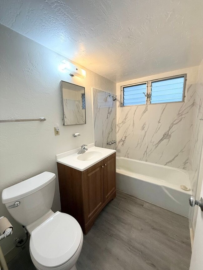 Building Photo - Salt Lake - Tropicana Manor 3-bedroom 2-ba...