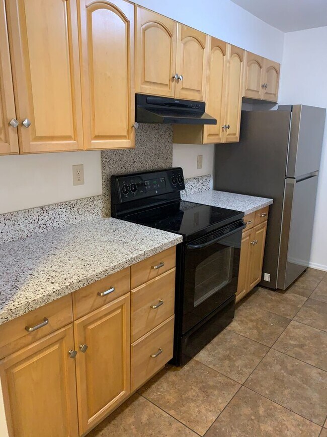 Building Photo - Upgraded 3 bed 2 bath condo in Kailua Town, 2 covered parking