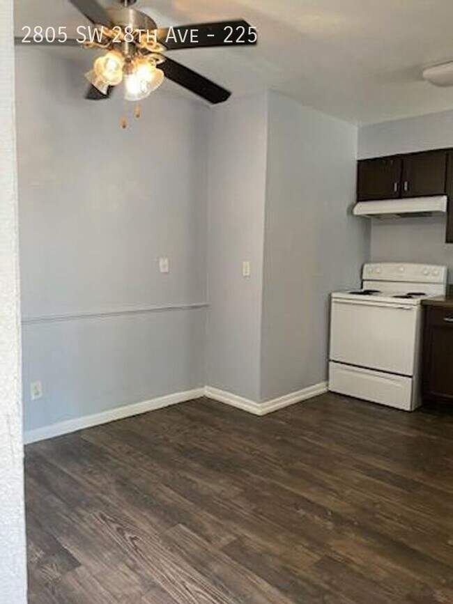 Building Photo - 2805 SW 28th Ave