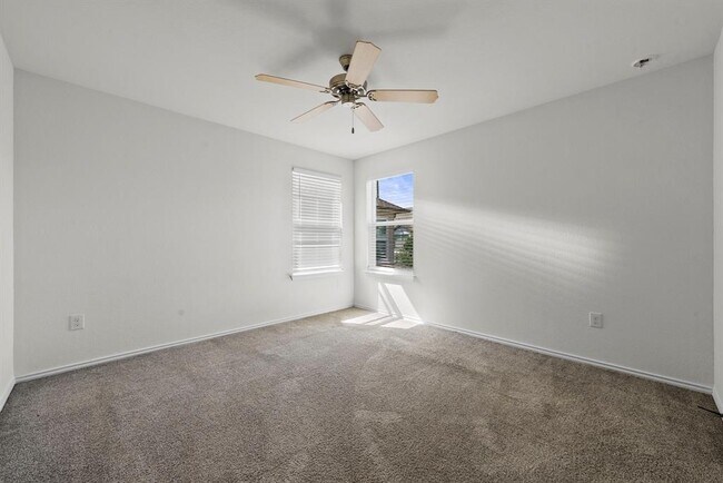 Building Photo - 544 Ayinger Ln