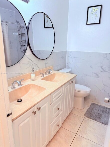 Building Photo - 824 SW 12th Ct