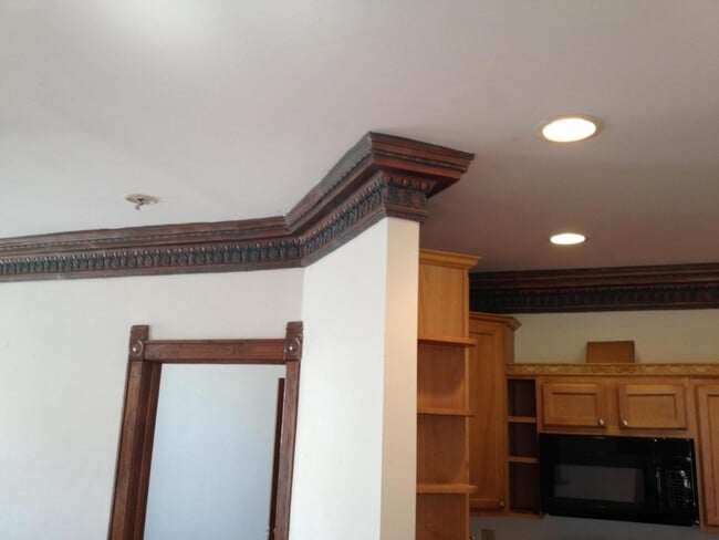 Building Photo - 906 S 5th St