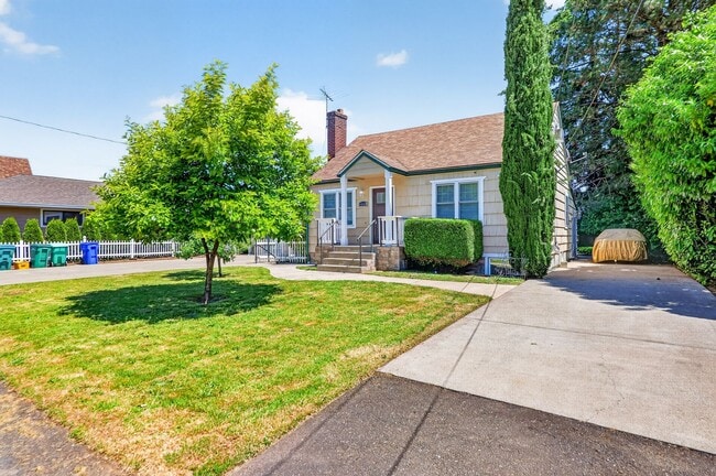 Building Photo - Spacious NE Portland Home with Central A/C, Finished Basement & Loft