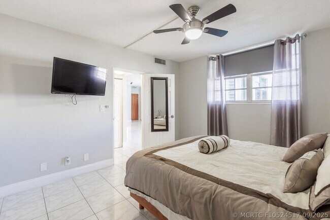 Building Photo - 3801 S Ocean Dr