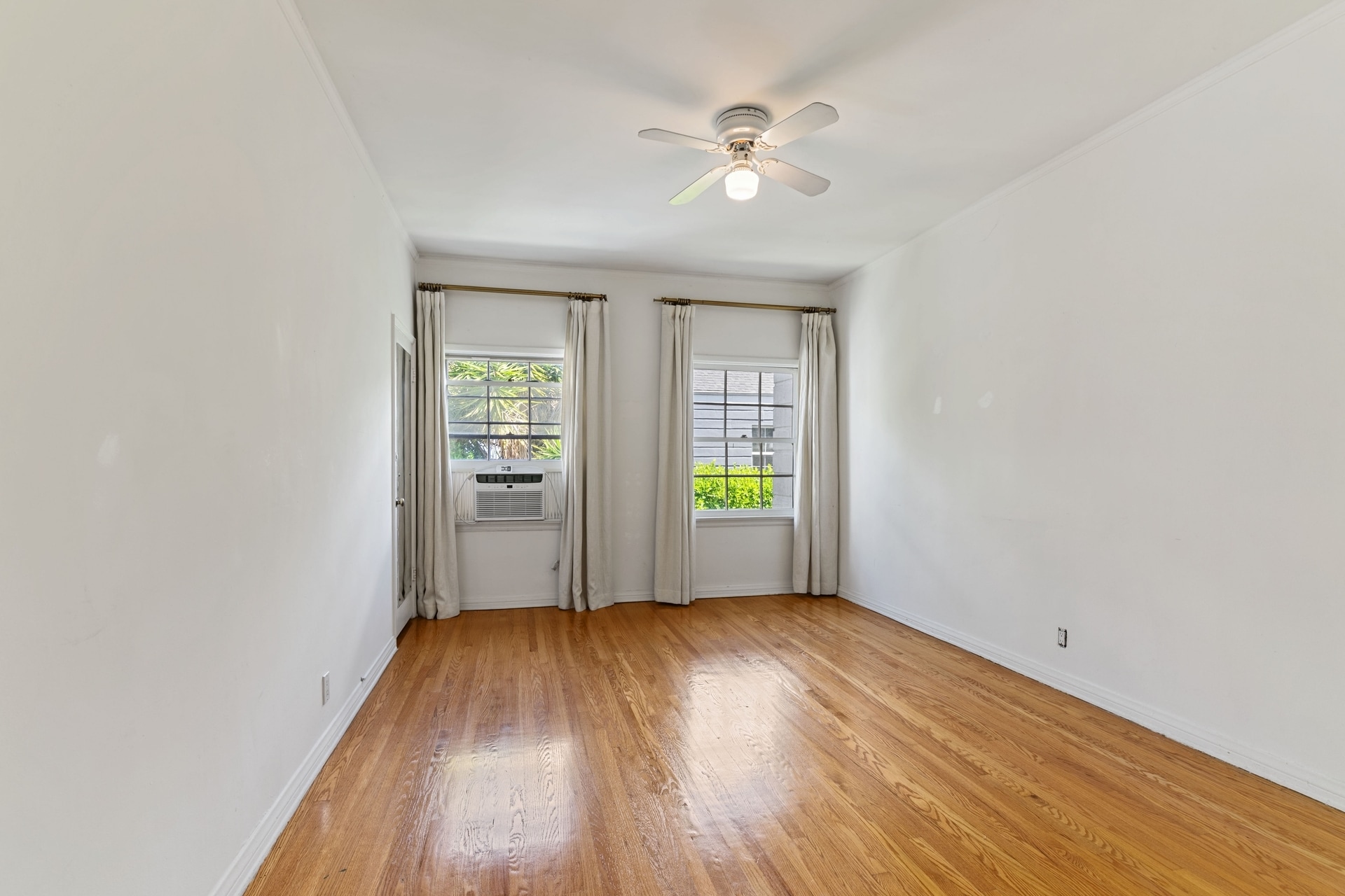 Building Photo - 117 1/2 N Harper Ave