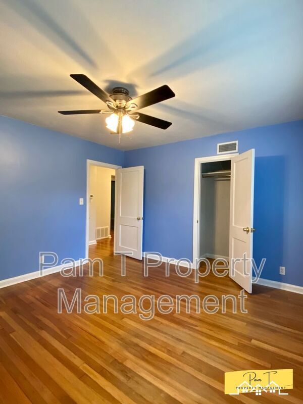 Building Photo - 304 Columbus Dr
