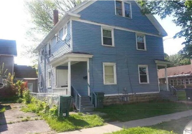 Building Photo - 15 Plover St