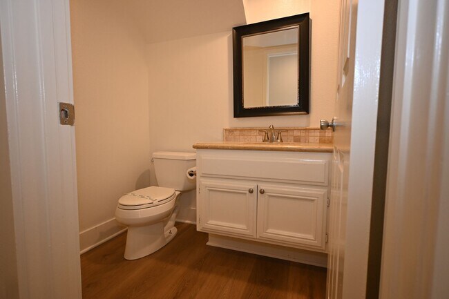 Building Photo - Immaculate 2 story 3 bedroom 2.5 bath house in Laguna Niguel