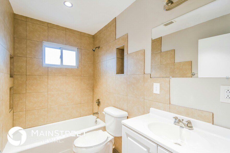 Building Photo - 600 Acorn Dr
