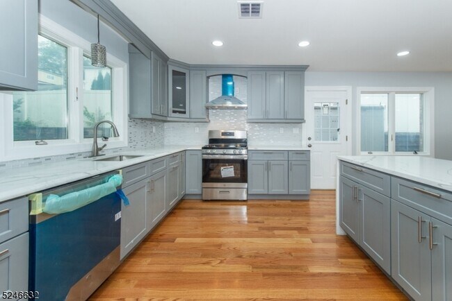 Building Photo - 42 Haverhill Ave