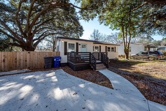 Building Photo - 1511 Larry St