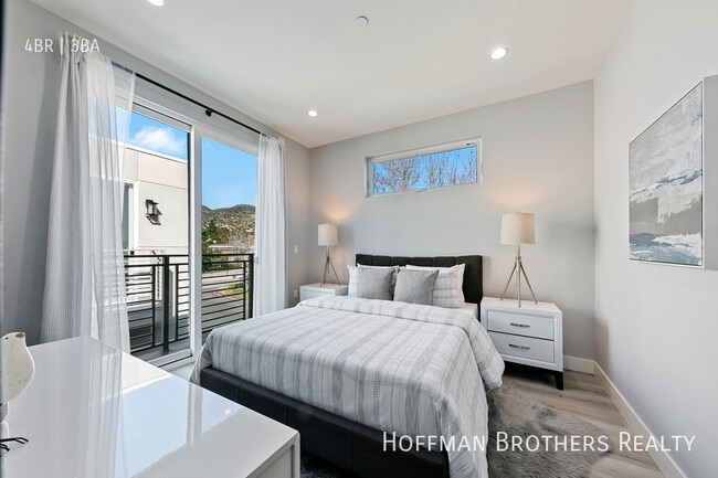 Building Photo - 13621 N Fellows Ave