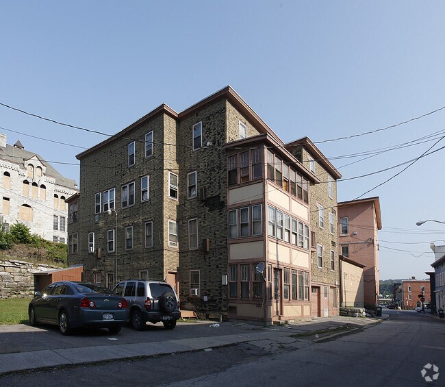 Building Photo - 2 Mill St