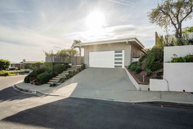 Building Photo - 686 Enchanted Way