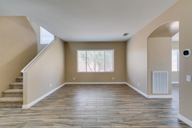 Building Photo - GORGEOUS 2 STORY HOME*4 BEDROOMS*TONS OF U...
