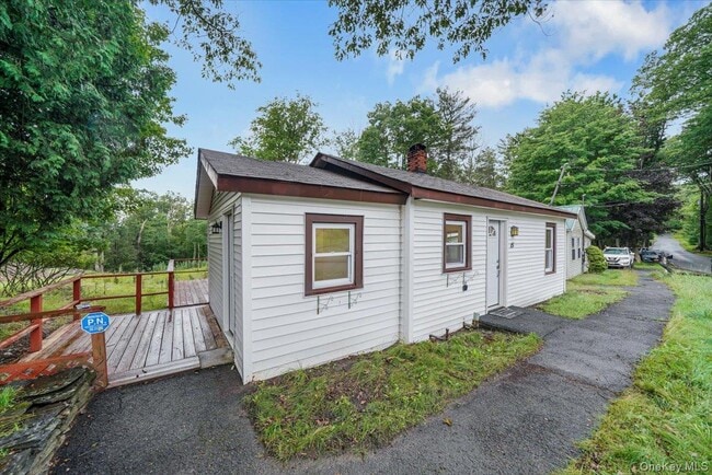 Building Photo - 15 Old Westbrookville Rd