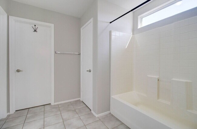 Building Photo - 5945 N 73rd Dr