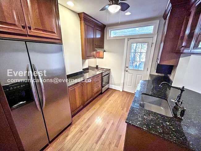 Building Photo - 2708 W Grace St