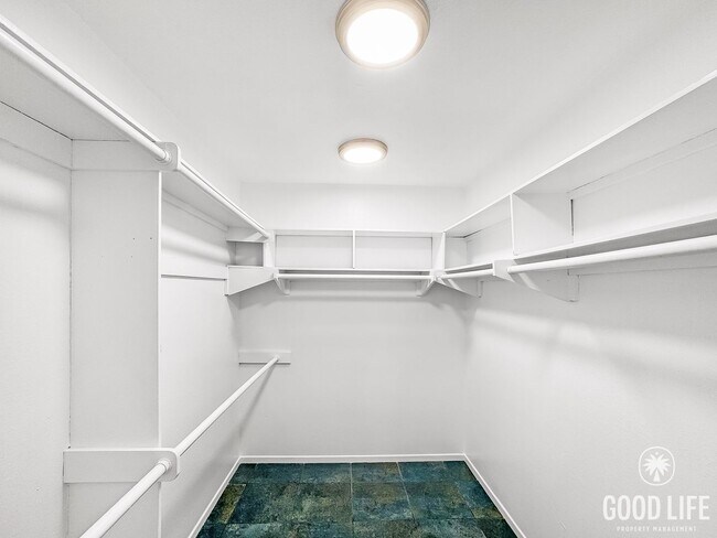 Building Photo - Beautiful 4Bd/2.5Ba Spacious Home in Mission Viejo w/Large Front & Back Yard!