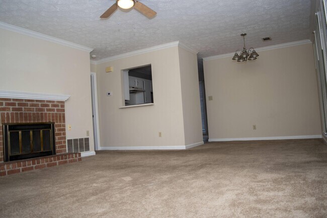 Building Photo - 1615 Woodmere Loop