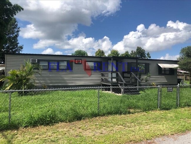 Building Photo - * APPLICATION PENDING.  DO NOT APPLY! *  Large 3/2 Manufactured home in Orlando**
