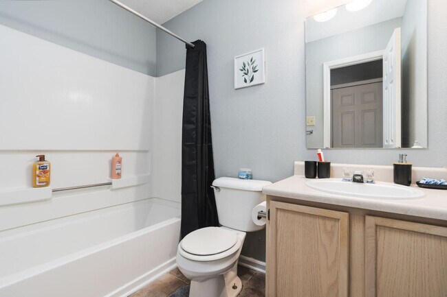 Building Photo - 2155 Shadowbrook Dr