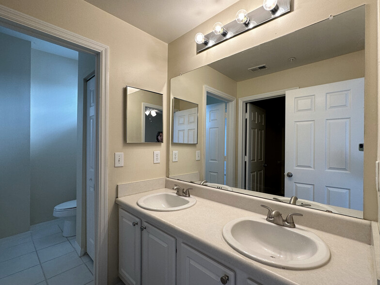 Primary Bathroom - 5681 Bentgrass Dr