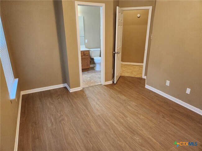 Building Photo - 2207 Bluebonnet Dr