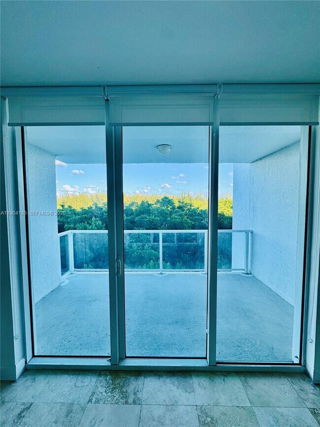 Building Photo - 14951 Royal Oaks Ln