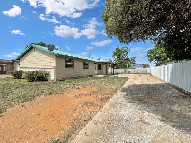 Building Photo - 1517 N Breckon Dr