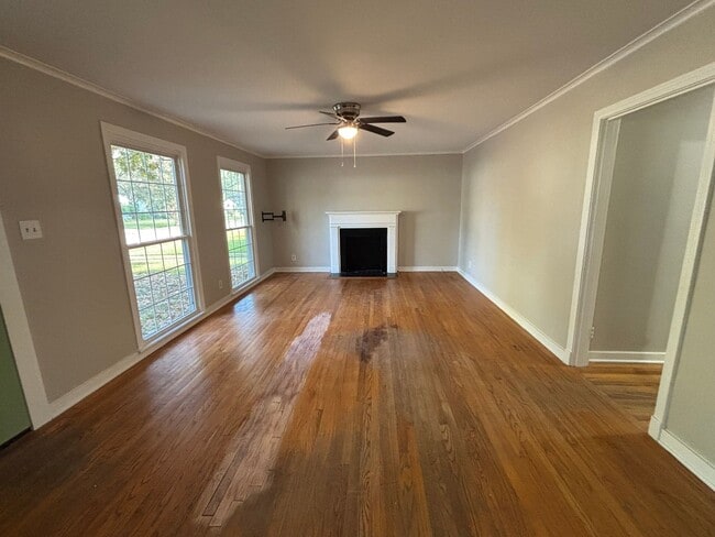 Building Photo - Charming Broadmoor Home