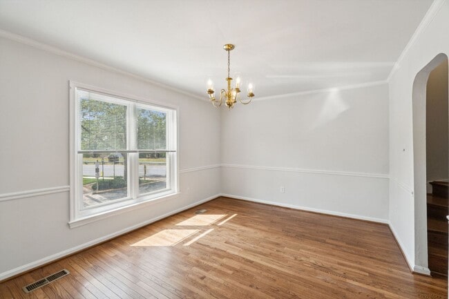 Building Photo - Wonderful, 4 level Arlington Brick townhome!