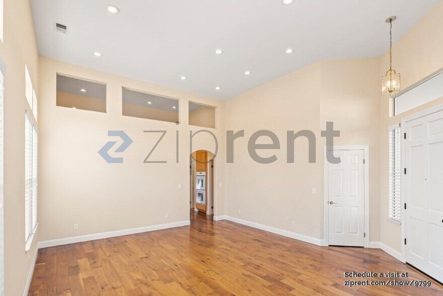 Building Photo - 1468 Bergerac Dr