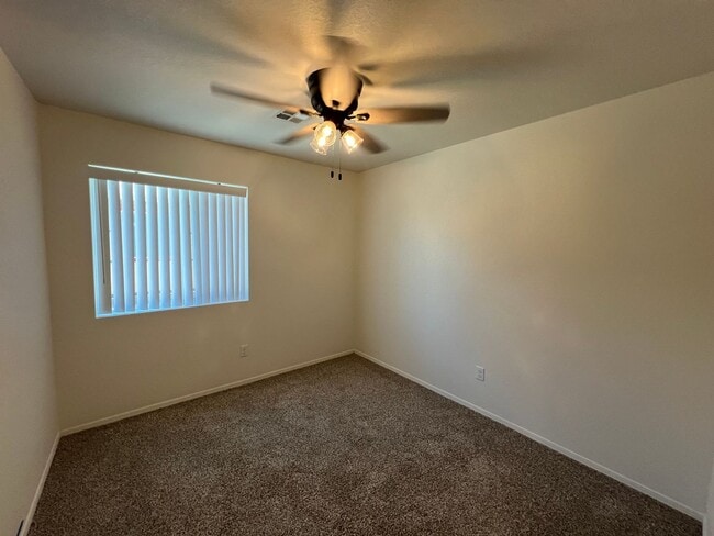 Building Photo - NEWER 4 BEDROOM HOME!