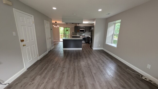 Building Photo - 16 Rampart Dr