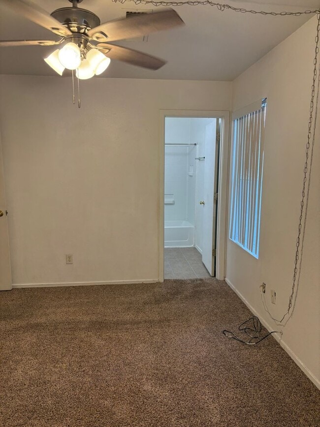 Building Photo - Charming 3/2 SFR Home