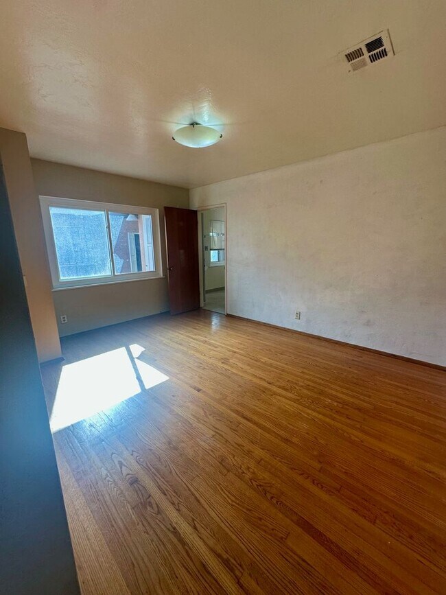 Building Photo - Large home in West Chula Vista