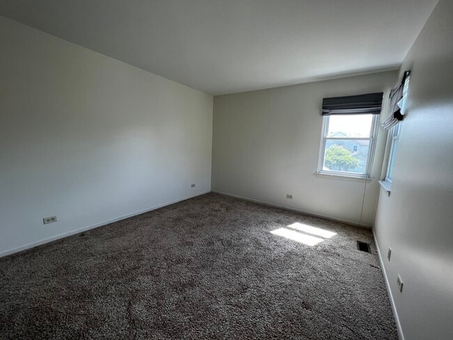 Building Photo - 1556 Darien Lakes Dr