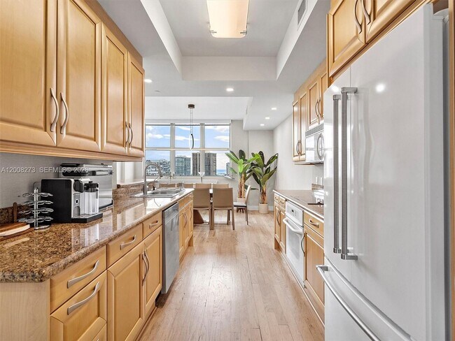 Building Photo - 9751 E Bay Harbor Dr