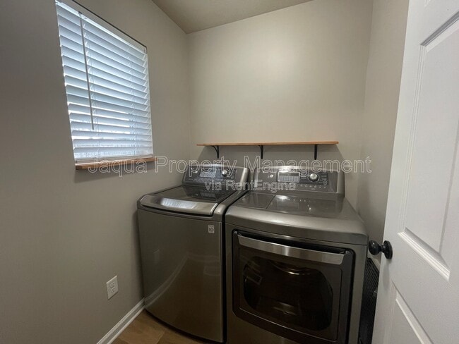 Building Photo - 24537 Brownstone Blvd