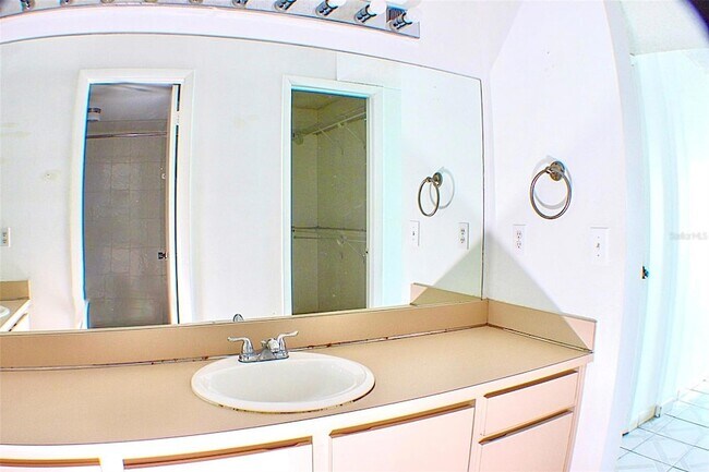 Building Photo - 5900 SW 127th Ave