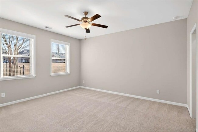 Building Photo - 3960 Redwood Dr